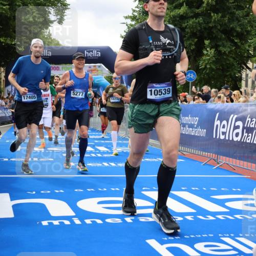 29.06.2025 - hella hamburg halbmarathon Strokosch-Dieckow http://msf.ph/oto/8534527 29.06.2025 10:58:48 Ziel 1319, 2159, 2488, 2656, 2840, 3859, 4632, 4833, 5277, 5675, 5885, 6438, 6720, 8807, 8929, 9156, 9353, 10268, 10518, 10539, 10788, 10915, 10943, 11605, 11846, 12734, 13512, 13880, 14266, 14673, 14902, 14965, 16189, 17405, 17630, 17839, 17931, 18180, 18232, 18954 meine-sportfotos.de