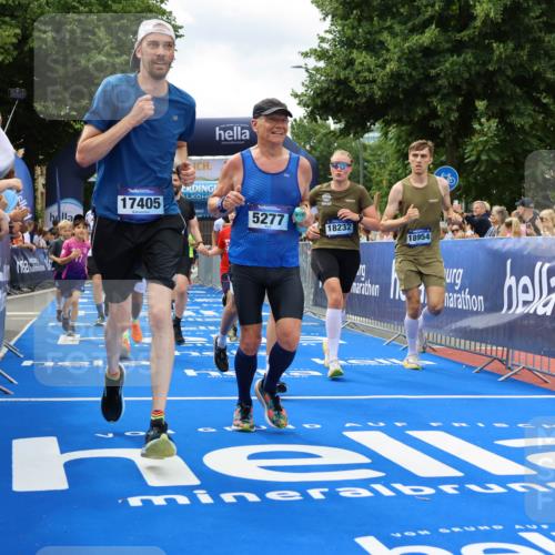 29.06.2025 - hella hamburg halbmarathon Strokosch-Dieckow http://msf.ph/oto/8534530 29.06.2025 10:58:48 Ziel 1319, 2159, 2488, 2656, 2840, 3859, 4632, 4833, 5277, 5675, 5885, 6438, 6720, 8807, 8929, 9156, 9353, 10268, 10518, 10539, 10788, 10915, 10943, 11605, 11846, 12734, 13512, 13880, 14266, 14673, 14902, 14965, 16189, 17405, 17630, 17839, 17931, 18180, 18232, 18954 meine-sportfotos.de