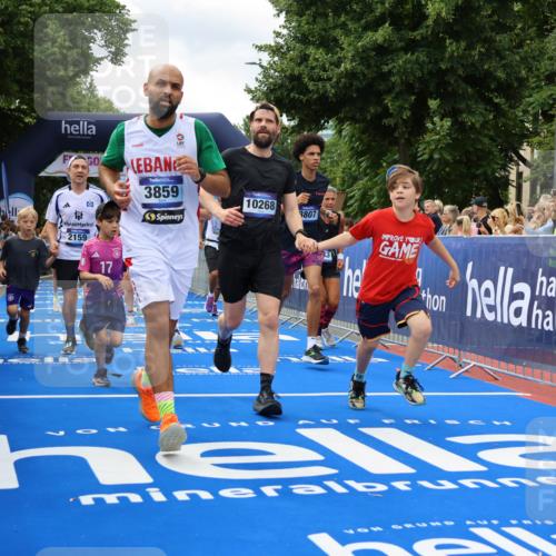 29.06.2025 - hella hamburg halbmarathon Strokosch-Dieckow http://msf.ph/oto/8534539 29.06.2025 10:58:50 Ziel 2159, 2488, 2840, 3859, 4632, 4833, 5277, 5675, 5885, 6438, 6720, 8807, 8929, 9156, 9353, 10268, 10518, 10539, 10788, 10915, 12734, 12735, 13512, 13654, 13880, 14266, 14673, 14902, 14965, 17405, 17630, 17810, 17839, 17931, 18180, 18232, 18833, 18954, 19002, 19003 meine-sportfotos.de