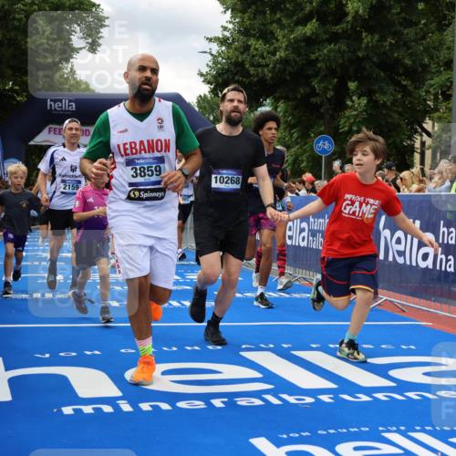 29.06.2025 - hella hamburg halbmarathon Strokosch-Dieckow http://msf.ph/oto/8534544 29.06.2025 10:58:50 Ziel 2159, 2488, 2840, 3859, 4632, 4833, 5277, 5675, 5885, 6438, 6720, 8807, 8929, 9156, 9353, 10268, 10518, 10539, 10788, 10915, 12734, 12735, 13512, 13654, 13880, 14266, 14673, 14902, 14965, 17405, 17630, 17810, 17839, 17931, 18180, 18232, 18833, 18954, 19002, 19003 meine-sportfotos.de
