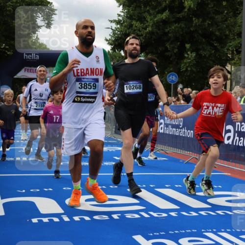 29.06.2025 - hella hamburg halbmarathon Strokosch-Dieckow http://msf.ph/oto/8534547 29.06.2025 10:58:50 Ziel 2159, 2488, 2840, 3859, 4632, 4833, 5277, 5675, 5885, 6438, 6720, 8807, 8929, 9156, 9353, 10268, 10518, 10539, 10788, 10915, 12734, 12735, 13512, 13654, 13880, 14266, 14673, 14902, 14965, 17405, 17630, 17810, 17839, 17931, 18180, 18232, 18833, 18954, 19002, 19003 meine-sportfotos.de