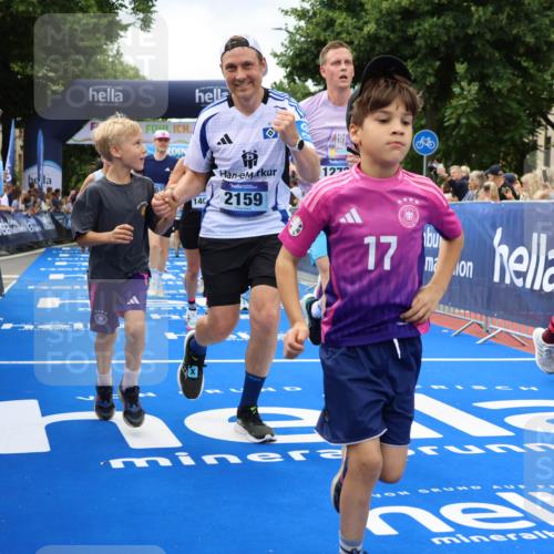 29.06.2025 - hella hamburg halbmarathon Strokosch-Dieckow http://msf.ph/oto/8534555 29.06.2025 10:58:51 Ziel 2159, 2488, 2840, 3859, 4632, 4833, 5277, 5885, 6438, 6720, 6860, 7223, 8807, 9156, 9353, 10268, 10518, 10539, 10788, 10915, 12734, 12735, 13654, 13880, 14266, 14673, 14902, 14965, 17405, 17531, 17630, 17810, 17839, 17931, 18180, 18232, 18833, 18954, 19002, 19003 meine-sportfotos.de