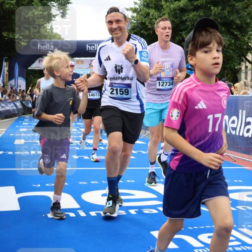 29.06.2025 - hella hamburg halbmarathon Strokosch-Dieckow http://msf.ph/oto/8534559 29.06.2025 10:58:52 Ziel 2159, 2488, 2840, 3859, 4632, 4833, 5277, 5885, 6438, 6720, 6860, 7223, 8807, 9156, 9353, 10268, 10518, 10539, 10788, 10915, 12734, 12735, 13654, 14673, 14965, 17405, 17531, 17630, 17810, 17931, 18180, 18232, 18682, 18833, 18954, 19002, 19003 meine-sportfotos.de
