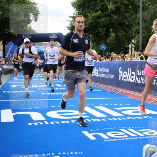 29.06.2025 - hella hamburg halbmarathon Strokosch-Dieckow http://msf.ph/oto/8534601 29.06.2025 10:58:56 Ziel 2159, 3181, 3859, 4632, 4833, 5885, 6438, 6860, 7223, 8807, 9156, 9353, 9835, 10020, 10268, 10518, 10788, 10915, 11935, 12734, 12735, 13287, 13654, 14673, 17531, 17810, 17827, 17852, 17931, 18180, 18682, 18833, 19002, 19003 meine-sportfotos.de