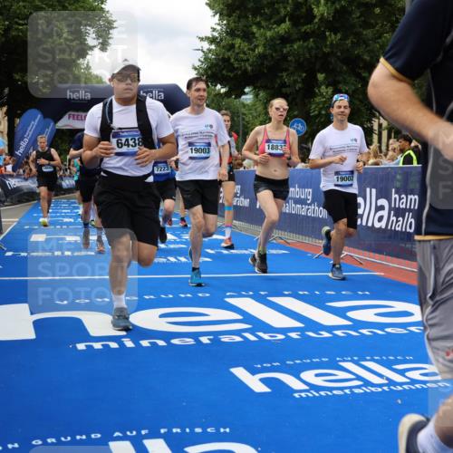 29.06.2025 - hella hamburg halbmarathon Strokosch-Dieckow http://msf.ph/oto/8534604 29.06.2025 10:58:57 Ziel 2159, 3181, 3859, 4632, 4833, 5885, 6438, 6860, 7223, 8807, 9156, 9353, 9835, 10020, 10518, 10788, 10915, 11935, 12564, 12734, 12735, 13287, 13583, 13654, 14673, 15785, 17531, 17810, 17827, 17852, 17931, 18180, 18682, 18833, 19002, 19003 meine-sportfotos.de