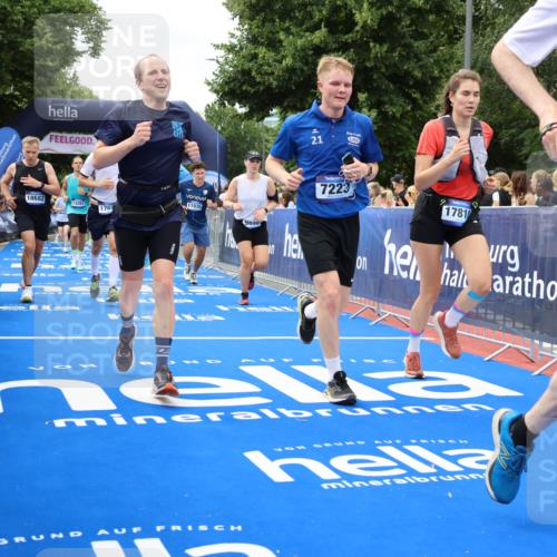 29.06.2025 - hella hamburg halbmarathon Strokosch-Dieckow http://msf.ph/oto/8534615 29.06.2025 10:58:58 Ziel 2159, 3181, 4632, 4833, 5885, 6438, 6860, 7223, 9156, 9353, 9835, 10020, 10518, 10788, 10915, 11935, 12564, 12734, 12735, 13287, 13583, 13654, 14673, 15785, 17531, 17810, 17827, 17852, 17931, 18180, 18682, 18833, 19002, 19003 meine-sportfotos.de