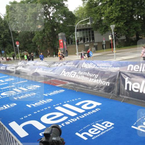 29.06.2025 - hella hamburg halbmarathon Michael Strokosch http://msf.ph/oto/8535197 29.06.2025 08:35:58 Ziel  meine-sportfotos.de