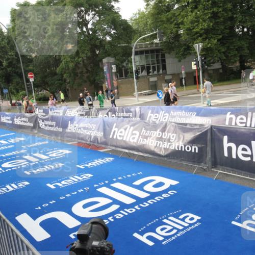 29.06.2025 - hella hamburg halbmarathon Michael Strokosch http://msf.ph/oto/8535201 29.06.2025 08:36:16 Ziel  meine-sportfotos.de