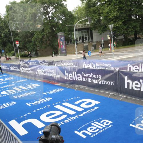 29.06.2025 - hella hamburg halbmarathon Michael Strokosch http://msf.ph/oto/8535203 29.06.2025 08:36:55 Ziel  meine-sportfotos.de