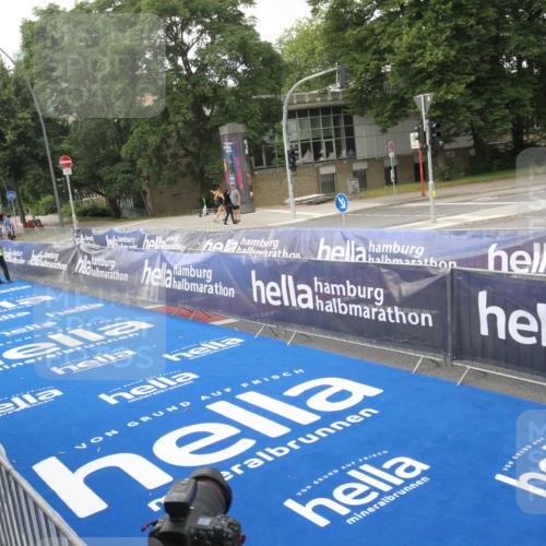 29.06.2025 - hella hamburg halbmarathon Michael Strokosch http://msf.ph/oto/8535204 29.06.2025 08:37:02 Ziel  meine-sportfotos.de