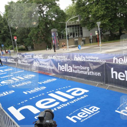 29.06.2025 - hella hamburg halbmarathon Michael Strokosch http://msf.ph/oto/8535205 29.06.2025 08:37:03 Ziel  meine-sportfotos.de