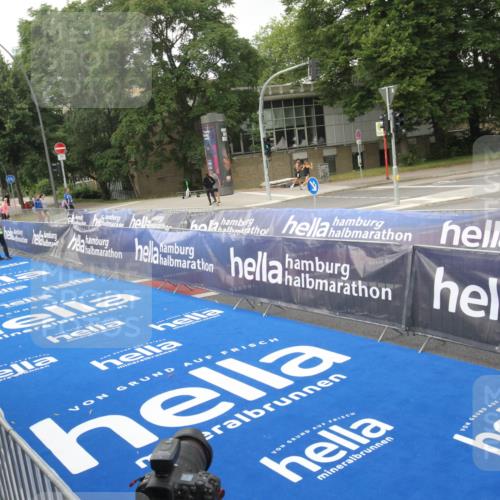 29.06.2025 - hella hamburg halbmarathon Michael Strokosch http://msf.ph/oto/8535206 29.06.2025 08:37:04 Ziel  meine-sportfotos.de
