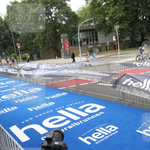 29.06.2025 - hella hamburg halbmarathon Michael Strokosch http://msf.ph/oto/8535207 29.06.2025 08:38:15 Ziel  meine-sportfotos.de