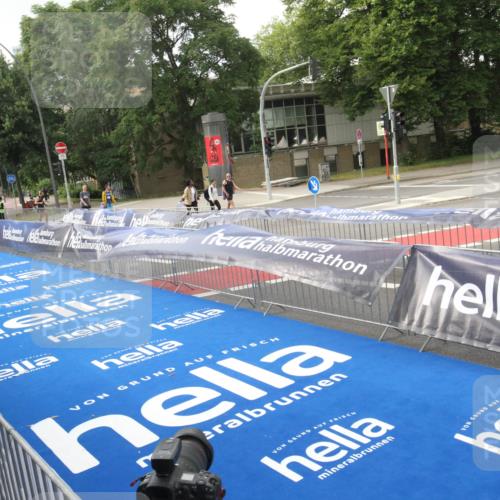 29.06.2025 - hella hamburg halbmarathon Michael Strokosch http://msf.ph/oto/8535210 29.06.2025 08:38:23 Ziel  meine-sportfotos.de