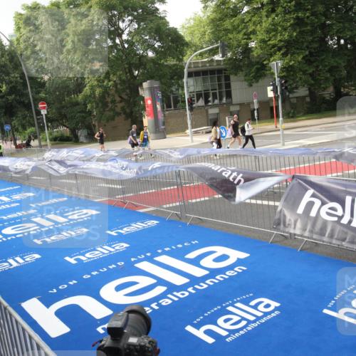 29.06.2025 - hella hamburg halbmarathon Michael Strokosch http://msf.ph/oto/8535213 29.06.2025 08:38:28 Ziel  meine-sportfotos.de