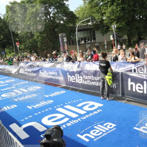 29.06.2025 - hella hamburg halbmarathon Michael Strokosch http://msf.ph/oto/8535218 29.06.2025 09:47:46 Ziel  meine-sportfotos.de