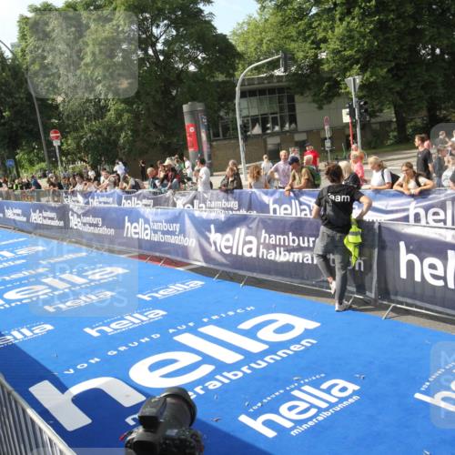 29.06.2025 - hella hamburg halbmarathon Michael Strokosch http://msf.ph/oto/8535220 29.06.2025 09:48:16 Ziel  meine-sportfotos.de