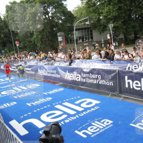 29.06.2025 - hella hamburg halbmarathon Michael Strokosch http://msf.ph/oto/8535310 29.06.2025 10:05:13 Ziel  meine-sportfotos.de