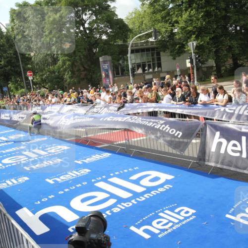29.06.2025 - hella hamburg halbmarathon Michael Strokosch http://msf.ph/oto/8535335 29.06.2025 10:06:32 Ziel  meine-sportfotos.de