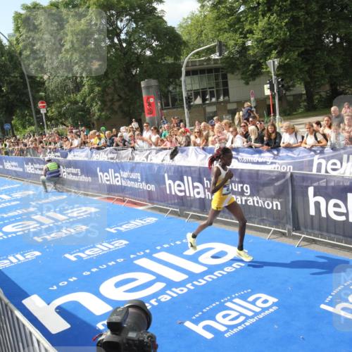 29.06.2025 - hella hamburg halbmarathon Michael Strokosch http://msf.ph/oto/8535360 29.06.2025 10:11:13 Ziel  meine-sportfotos.de