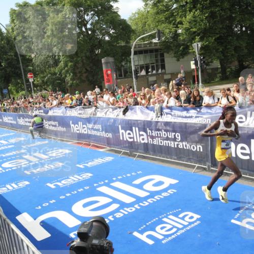 29.06.2025 - hella hamburg halbmarathon Michael Strokosch http://msf.ph/oto/8535361 29.06.2025 10:11:13 Ziel  meine-sportfotos.de
