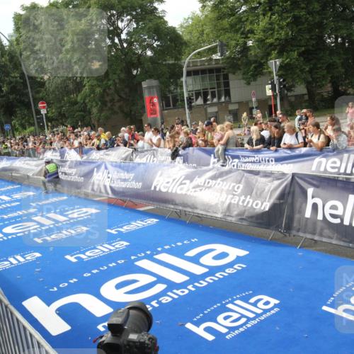 29.06.2025 - hella hamburg halbmarathon Michael Strokosch http://msf.ph/oto/8535363 29.06.2025 10:11:59 Ziel  meine-sportfotos.de