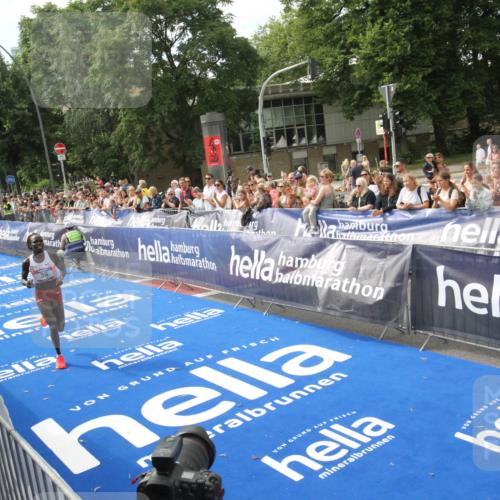 29.06.2025 - hella hamburg halbmarathon Michael Strokosch http://msf.ph/oto/8535367 29.06.2025 10:12:01 Ziel  meine-sportfotos.de