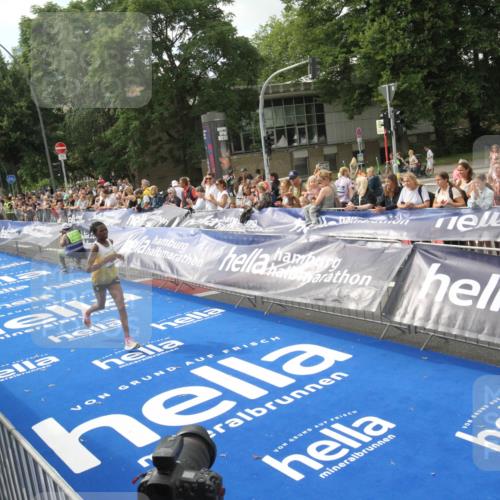 29.06.2025 - hella hamburg halbmarathon Michael Strokosch http://msf.ph/oto/8535371 29.06.2025 10:12:24 Ziel  meine-sportfotos.de