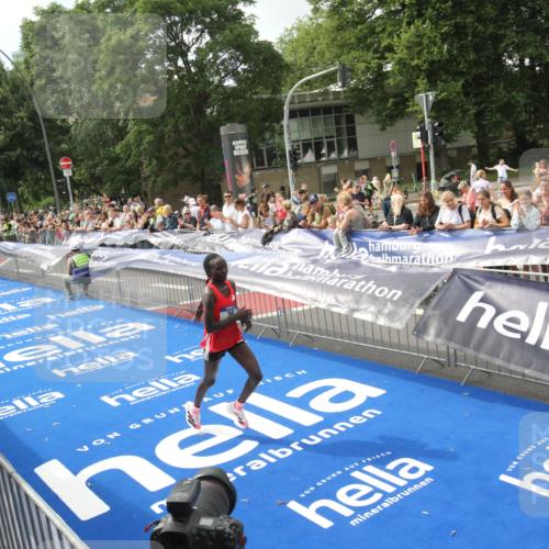 29.06.2025 - hella hamburg halbmarathon Michael Strokosch http://msf.ph/oto/8535375 29.06.2025 10:12:27 Ziel  meine-sportfotos.de