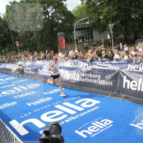 29.06.2025 - hella hamburg halbmarathon Michael Strokosch http://msf.ph/oto/8535377 29.06.2025 10:12:45 Ziel  meine-sportfotos.de