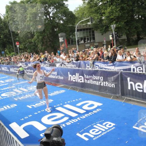29.06.2025 - hella hamburg halbmarathon Michael Strokosch http://msf.ph/oto/8535405 29.06.2025 10:15:51 Ziel  meine-sportfotos.de