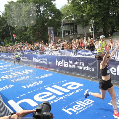 29.06.2025 - hella hamburg halbmarathon Michael Strokosch http://msf.ph/oto/8535411 29.06.2025 10:16:16 Ziel  meine-sportfotos.de