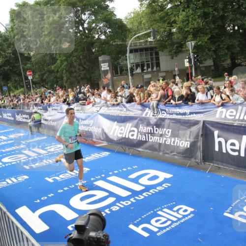 29.06.2025 - hella hamburg halbmarathon Michael Strokosch http://msf.ph/oto/8535415 29.06.2025 10:16:37 Ziel  meine-sportfotos.de