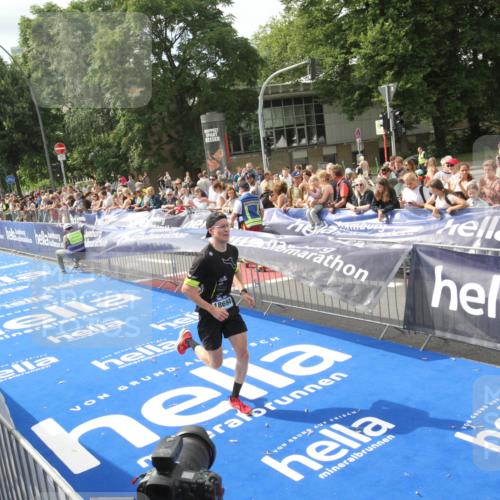 29.06.2025 - hella hamburg halbmarathon Michael Strokosch http://msf.ph/oto/8535433 29.06.2025 10:17:27 Ziel  meine-sportfotos.de