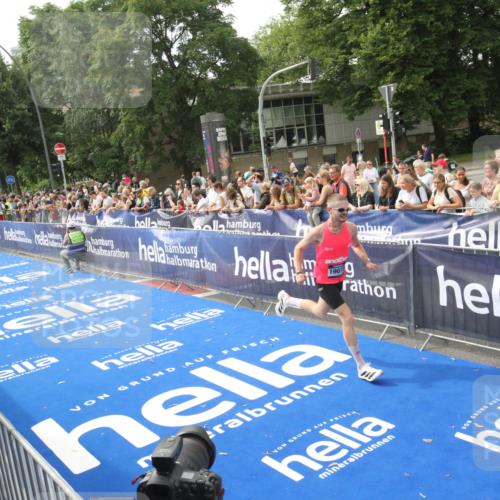 29.06.2025 - hella hamburg halbmarathon Michael Strokosch http://msf.ph/oto/8535445 29.06.2025 10:18:08 Ziel  meine-sportfotos.de