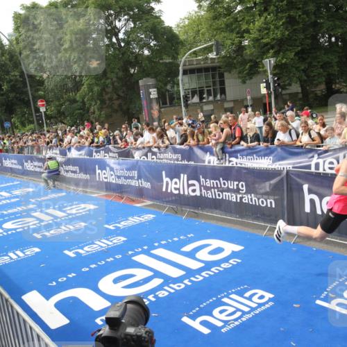 29.06.2025 - hella hamburg halbmarathon Michael Strokosch http://msf.ph/oto/8535446 29.06.2025 10:18:08 Ziel  meine-sportfotos.de