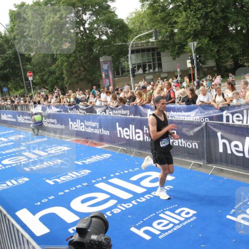 29.06.2025 - hella hamburg halbmarathon Michael Strokosch http://msf.ph/oto/8535564 29.06.2025 10:21:15 Ziel  meine-sportfotos.de