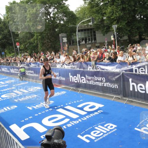 29.06.2025 - hella hamburg halbmarathon Michael Strokosch http://msf.ph/oto/8535569 29.06.2025 10:21:26 Ziel  meine-sportfotos.de