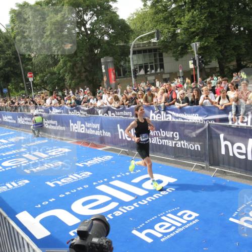29.06.2025 - hella hamburg halbmarathon Michael Strokosch http://msf.ph/oto/8535583 29.06.2025 10:21:40 Ziel  meine-sportfotos.de