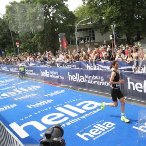 29.06.2025 - hella hamburg halbmarathon Michael Strokosch http://msf.ph/oto/8535584 29.06.2025 10:21:41 Ziel  meine-sportfotos.de