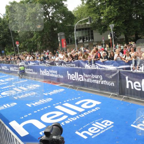 29.06.2025 - hella hamburg halbmarathon Michael Strokosch http://msf.ph/oto/8535586 29.06.2025 10:21:41 Ziel  meine-sportfotos.de