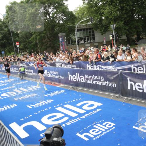 29.06.2025 - hella hamburg halbmarathon Michael Strokosch http://msf.ph/oto/8535600 29.06.2025 10:22:08 Ziel  meine-sportfotos.de