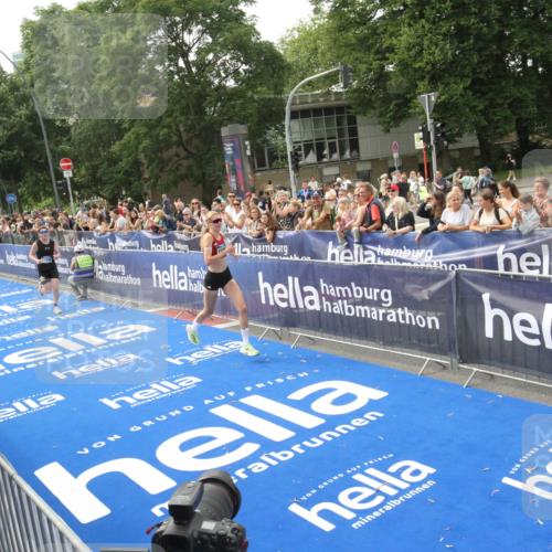 29.06.2025 - hella hamburg halbmarathon Michael Strokosch http://msf.ph/oto/8535601 29.06.2025 10:22:08 Ziel  meine-sportfotos.de