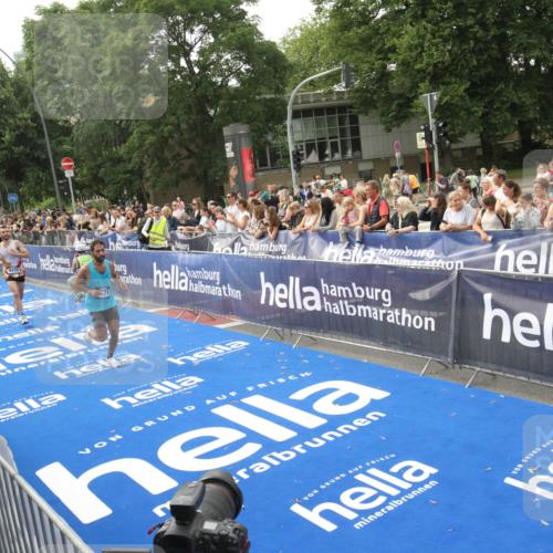 29.06.2025 - hella hamburg halbmarathon Michael Strokosch http://msf.ph/oto/8535636 29.06.2025 10:22:28 Ziel  meine-sportfotos.de