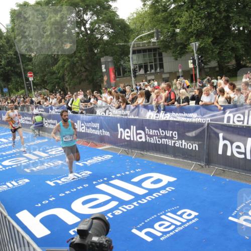 29.06.2025 - hella hamburg halbmarathon Michael Strokosch http://msf.ph/oto/8535638 29.06.2025 10:22:28 Ziel  meine-sportfotos.de