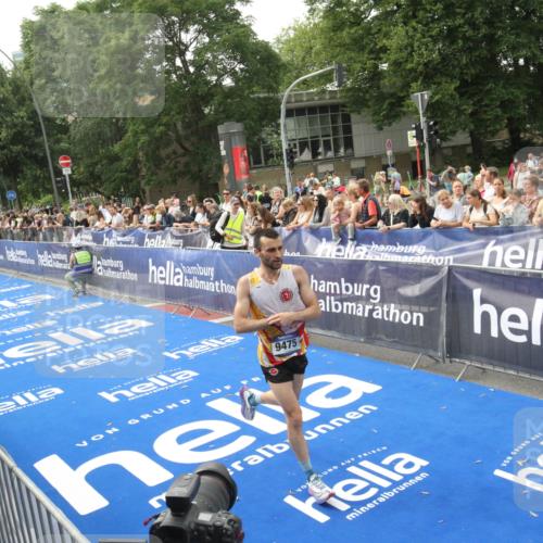 29.06.2025 - hella hamburg halbmarathon Michael Strokosch http://msf.ph/oto/8535644 29.06.2025 10:22:30 Ziel  meine-sportfotos.de