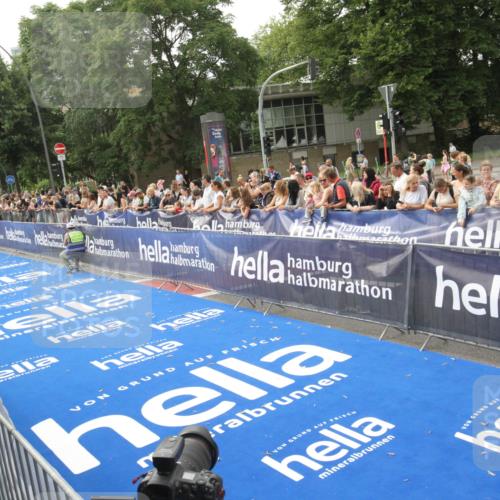 29.06.2025 - hella hamburg halbmarathon Michael Strokosch http://msf.ph/oto/8535684 29.06.2025 10:22:50 Ziel  meine-sportfotos.de