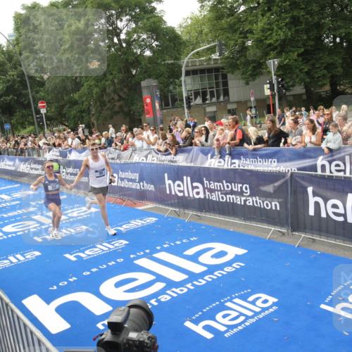 29.06.2025 - hella hamburg halbmarathon Michael Strokosch http://msf.ph/oto/8535779 29.06.2025 10:23:32 Ziel  meine-sportfotos.de