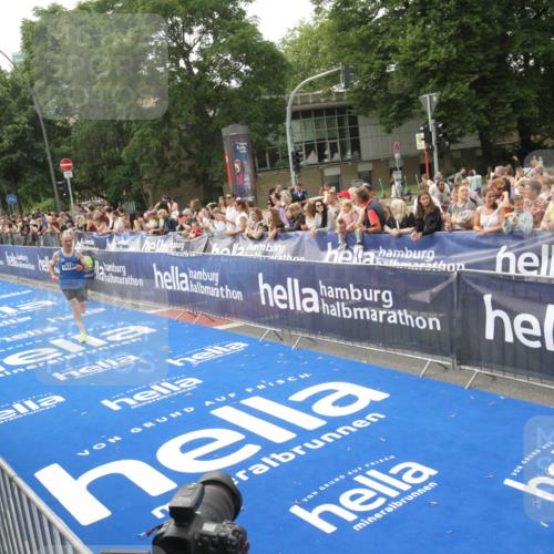 29.06.2025 - hella hamburg halbmarathon Michael Strokosch http://msf.ph/oto/8535796 29.06.2025 10:23:38 Ziel  meine-sportfotos.de