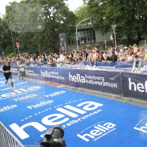 29.06.2025 - hella hamburg halbmarathon Michael Strokosch http://msf.ph/oto/8535809 29.06.2025 10:23:43 Ziel  meine-sportfotos.de